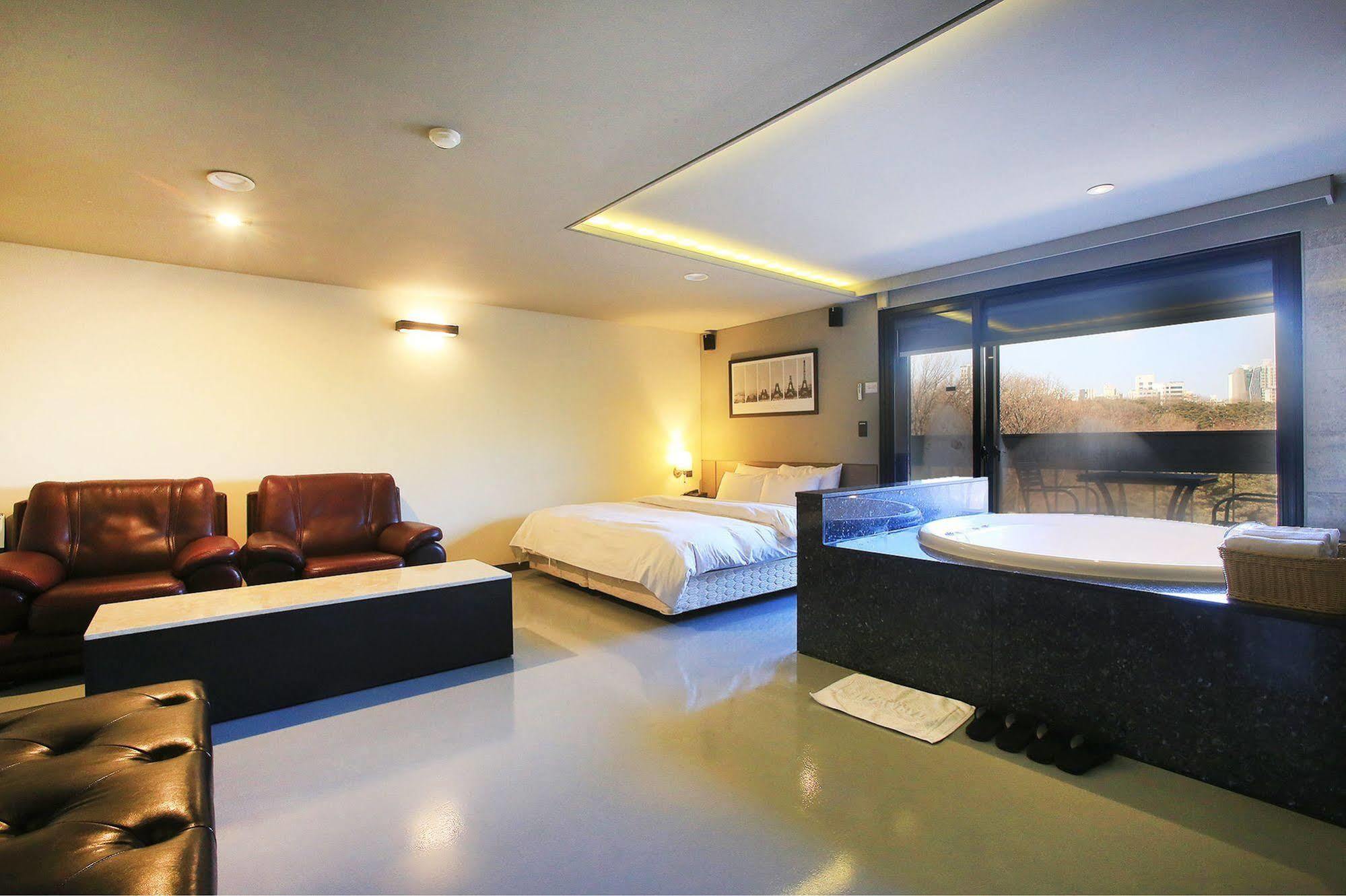 Tara Hotel Seoul Exteriör bild